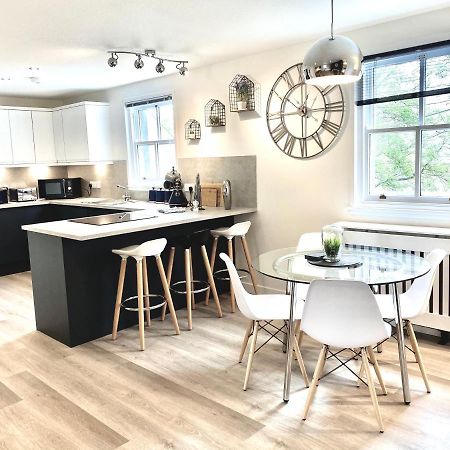 Stylish Central 2 Bedroom Apartment - Free Parking, Free Wifi オークニー諸島 エクステリア 写真