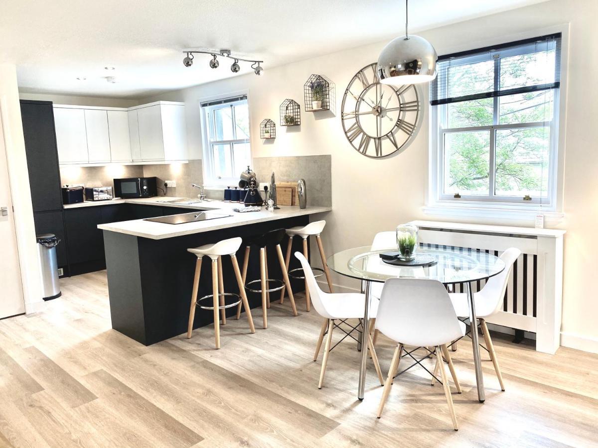 Stylish Central 2 Bedroom Apartment - Free Parking, Free Wifi オークニー諸島 エクステリア 写真