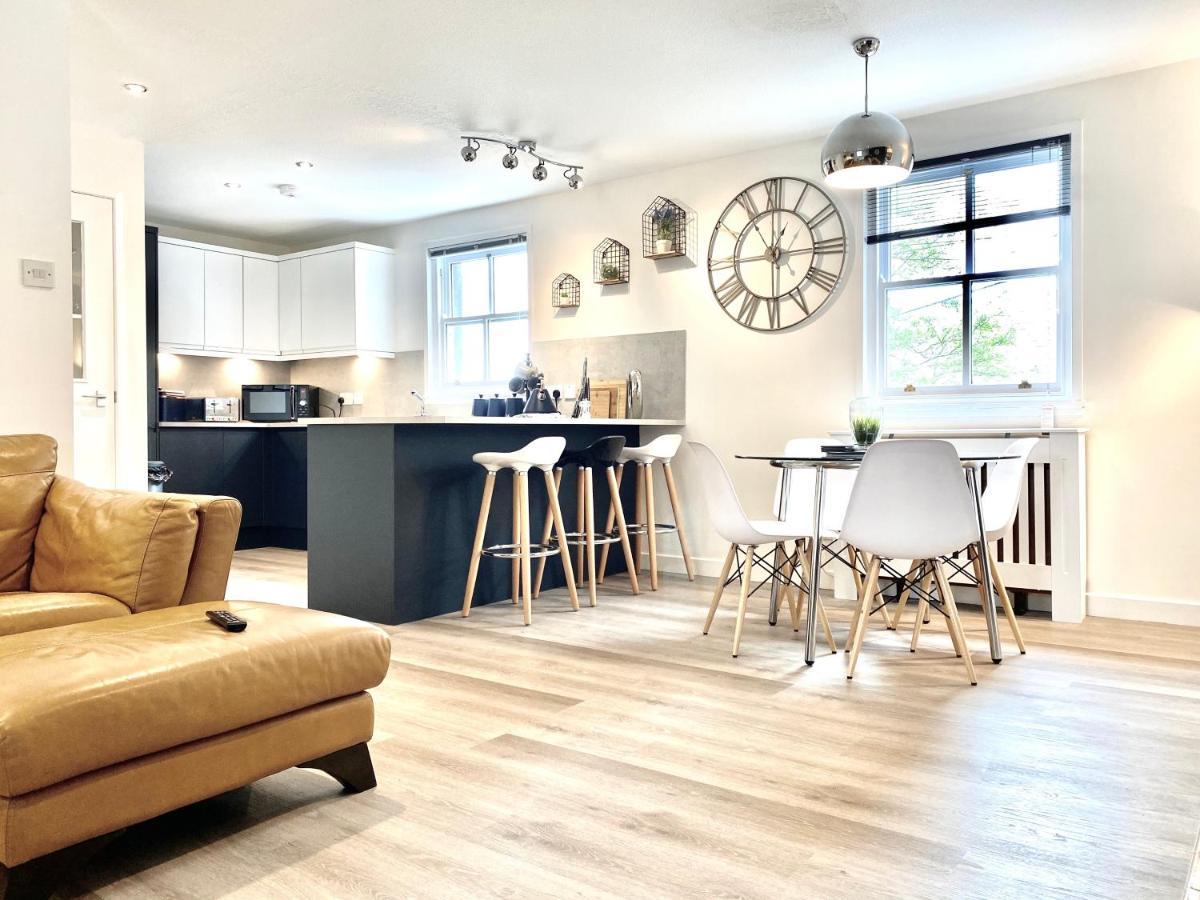 Stylish Central 2 Bedroom Apartment - Free Parking, Free Wifi オークニー諸島 エクステリア 写真