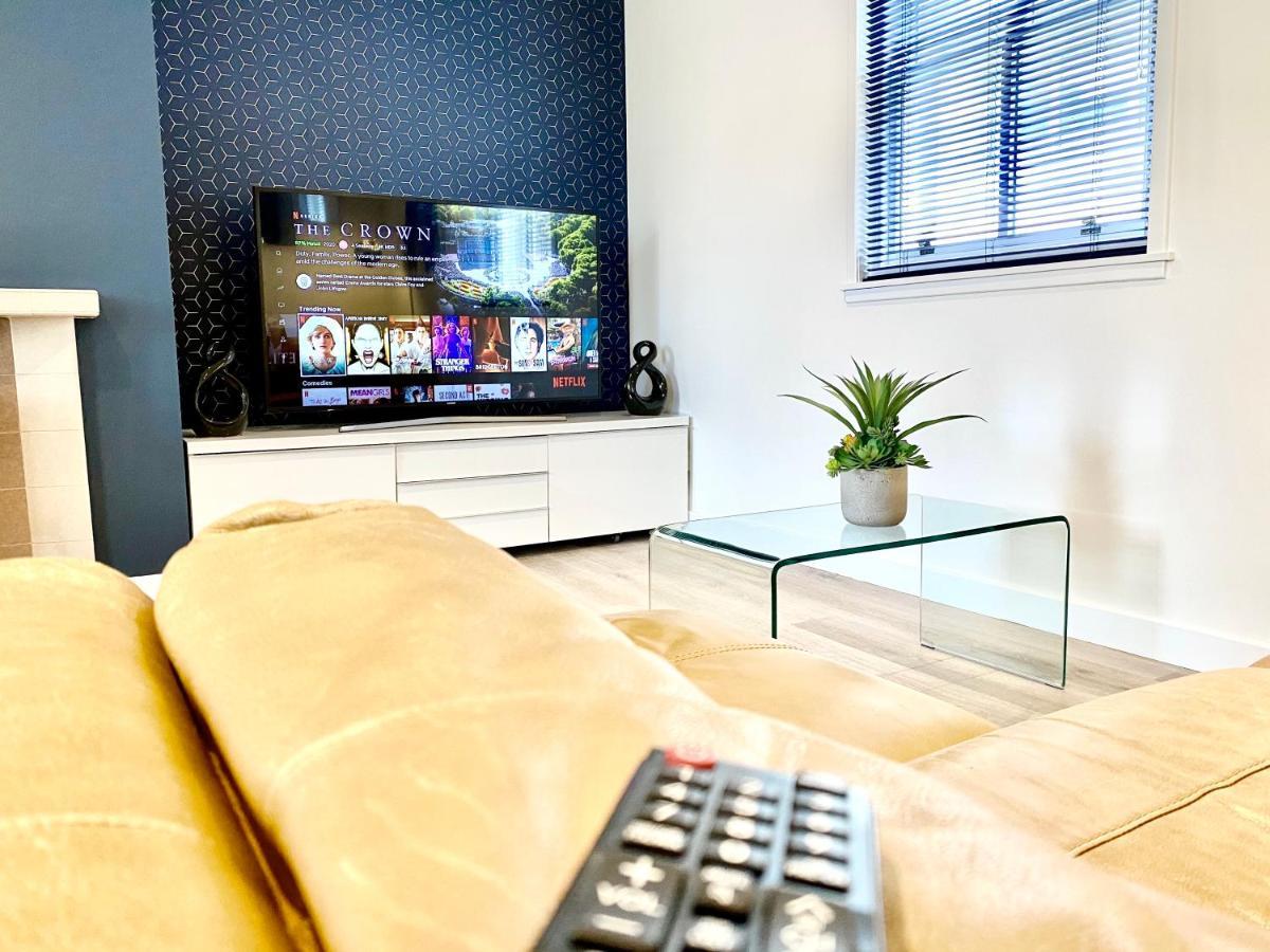 Stylish Central 2 Bedroom Apartment - Free Parking, Free Wifi オークニー諸島 エクステリア 写真