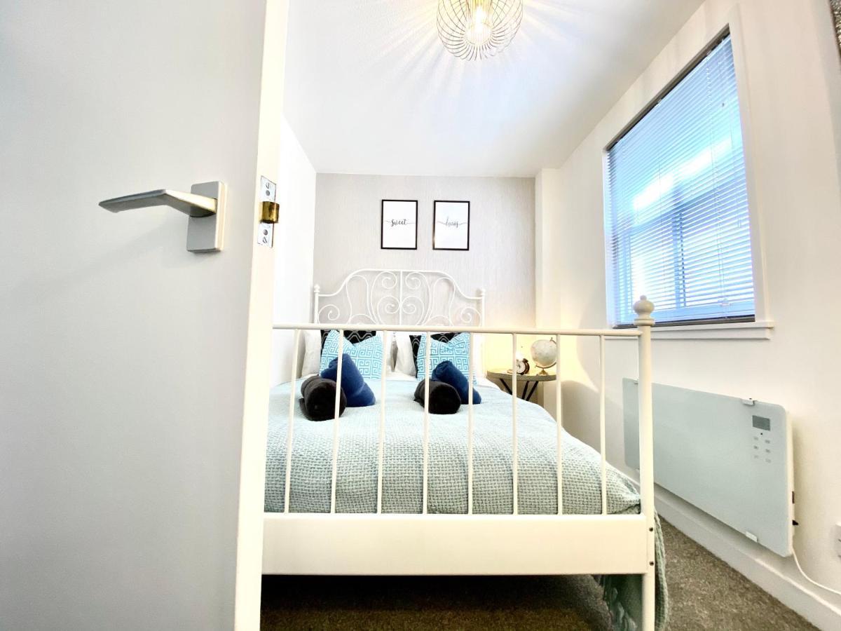 Stylish Central 2 Bedroom Apartment - Free Parking, Free Wifi オークニー諸島 エクステリア 写真