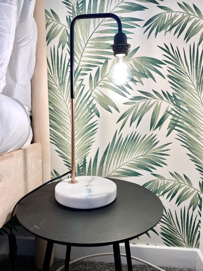 Stylish Central 2 Bedroom Apartment - Free Parking, Free Wifi オークニー諸島 エクステリア 写真