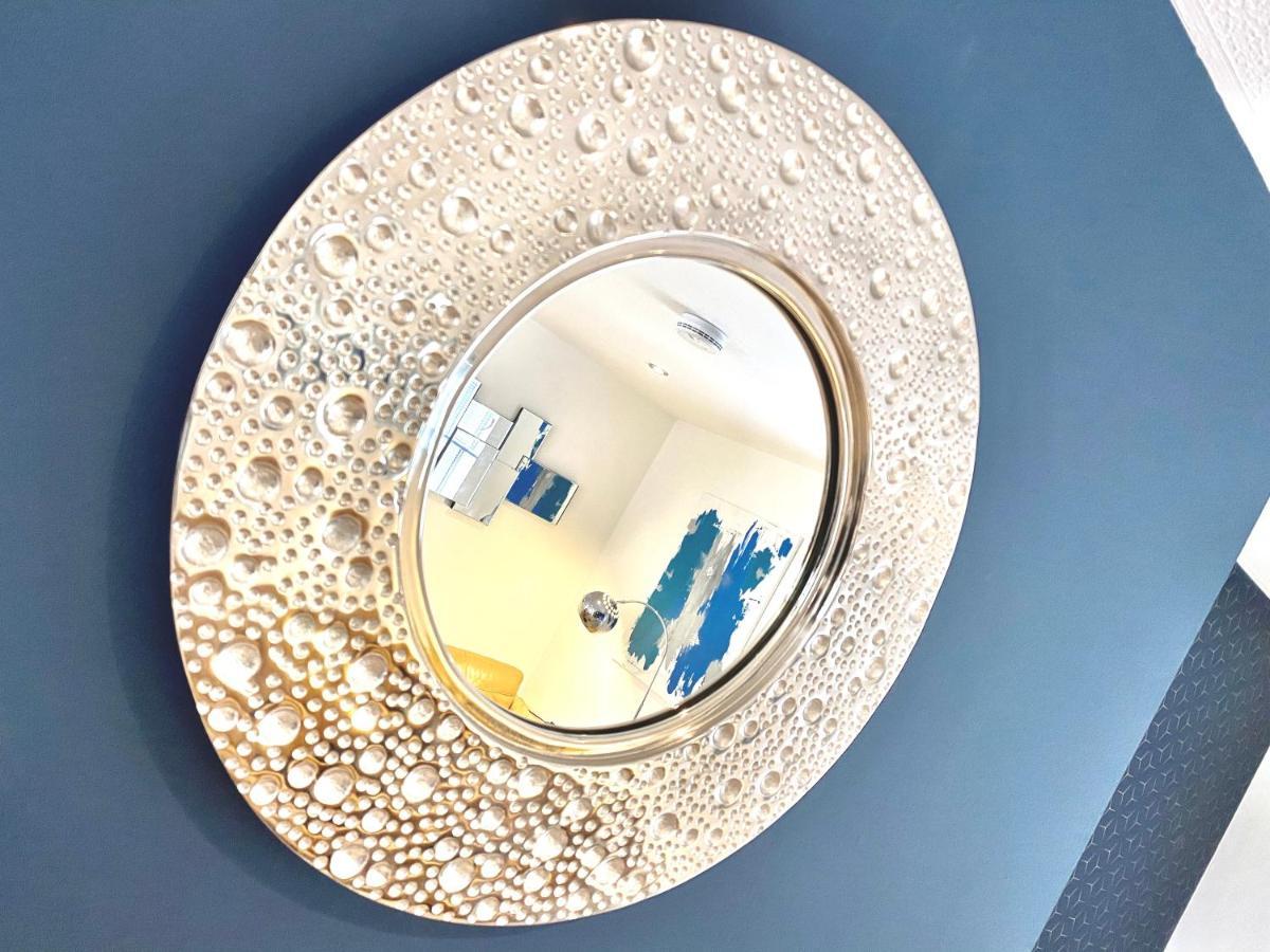 Stylish Central 2 Bedroom Apartment - Free Parking, Free Wifi オークニー諸島 エクステリア 写真